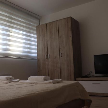 Apartamento Apartman Lena Banovo Brdo Belgrado Exterior foto